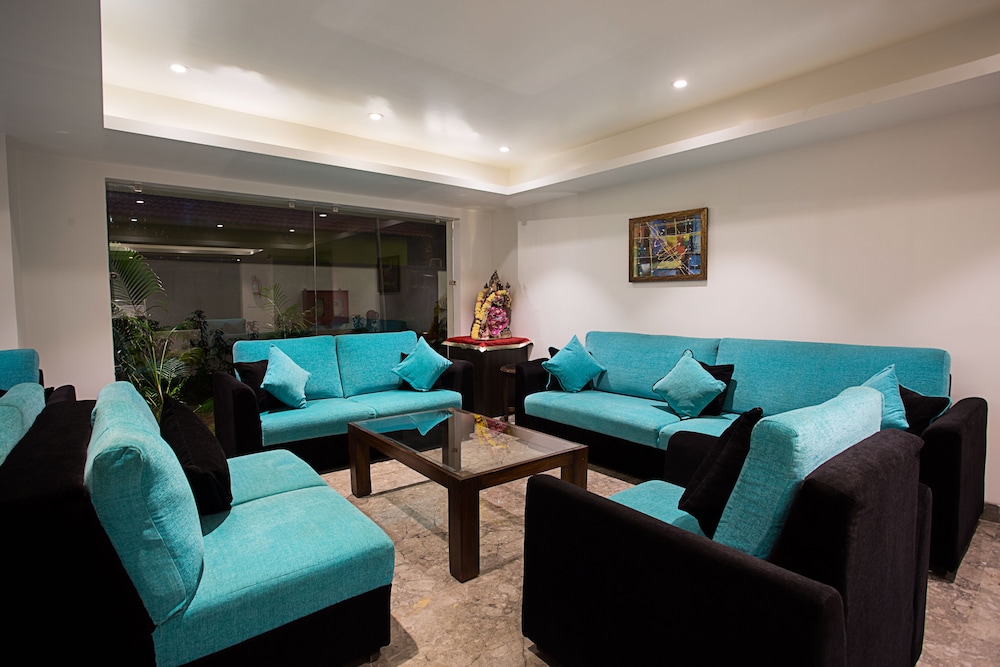Fabhotel Prime The King'S Court