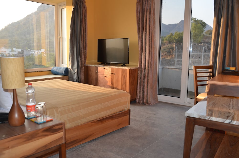 juSTa Sajjangarh Resort & Spa