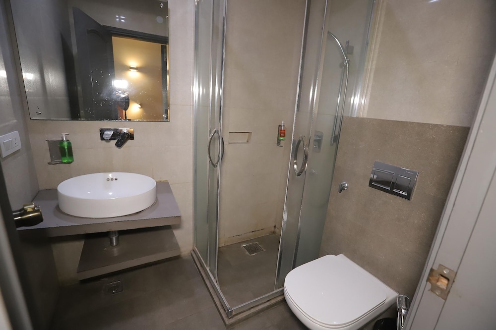 Qotel Comfort Chattarpur - Near Chattarpur Metro