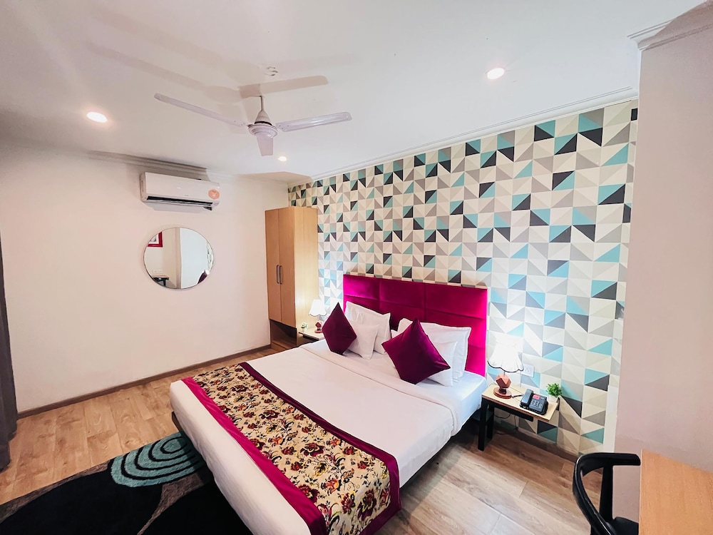 Qotel Comfort Chattarpur - Near Chattarpur Metro