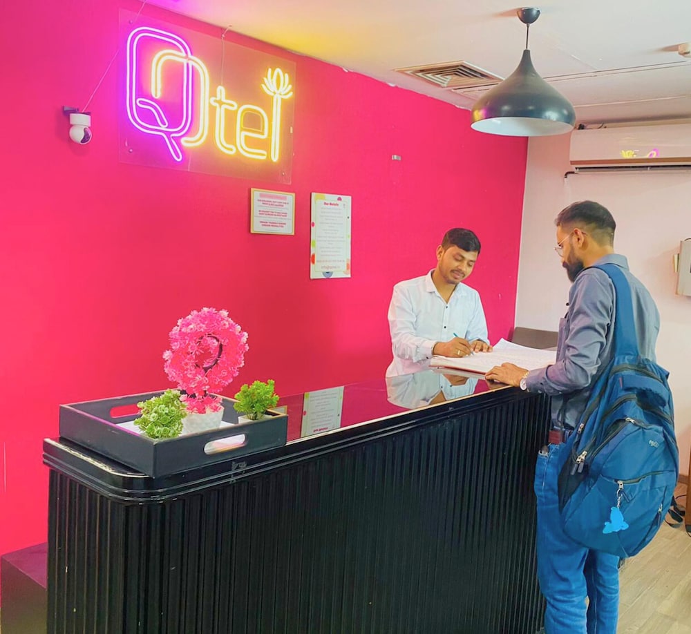 Qotel Comfort Chattarpur - Near Chattarpur Metro