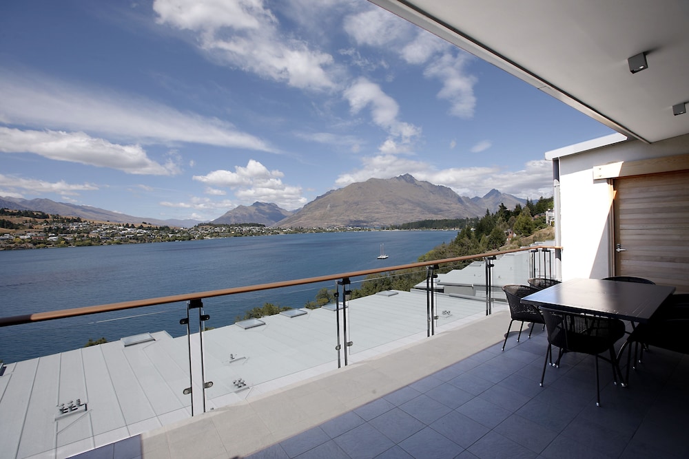 The Rees Hotel and Luxury Apartments