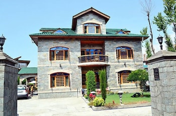 Comfy Ronak Resort