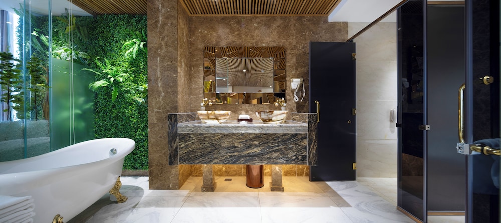 Winsuites Sai Gon Hotel