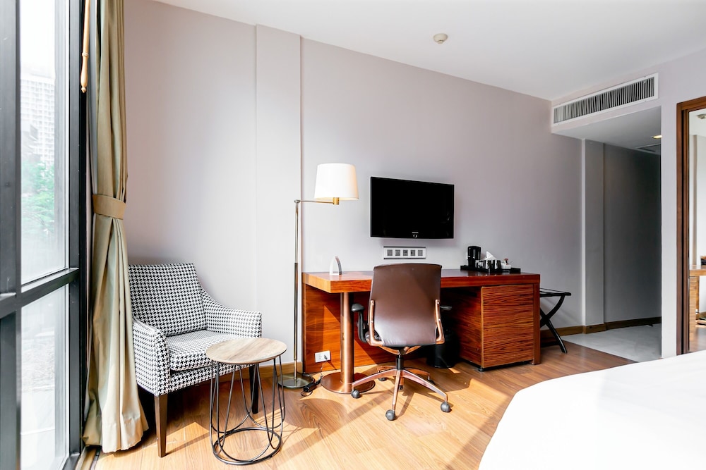 Sacha's Hotel Uno