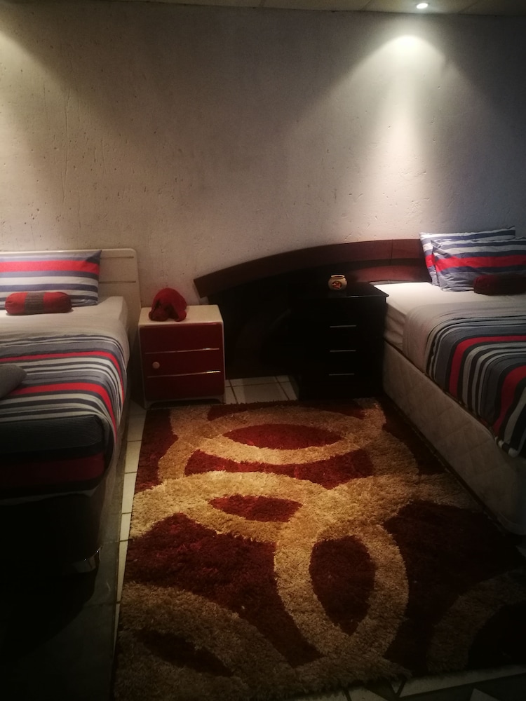 Naisar Sparkling White Apartment