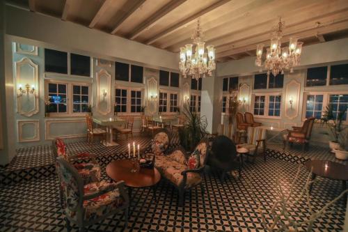 The Travotel Suites