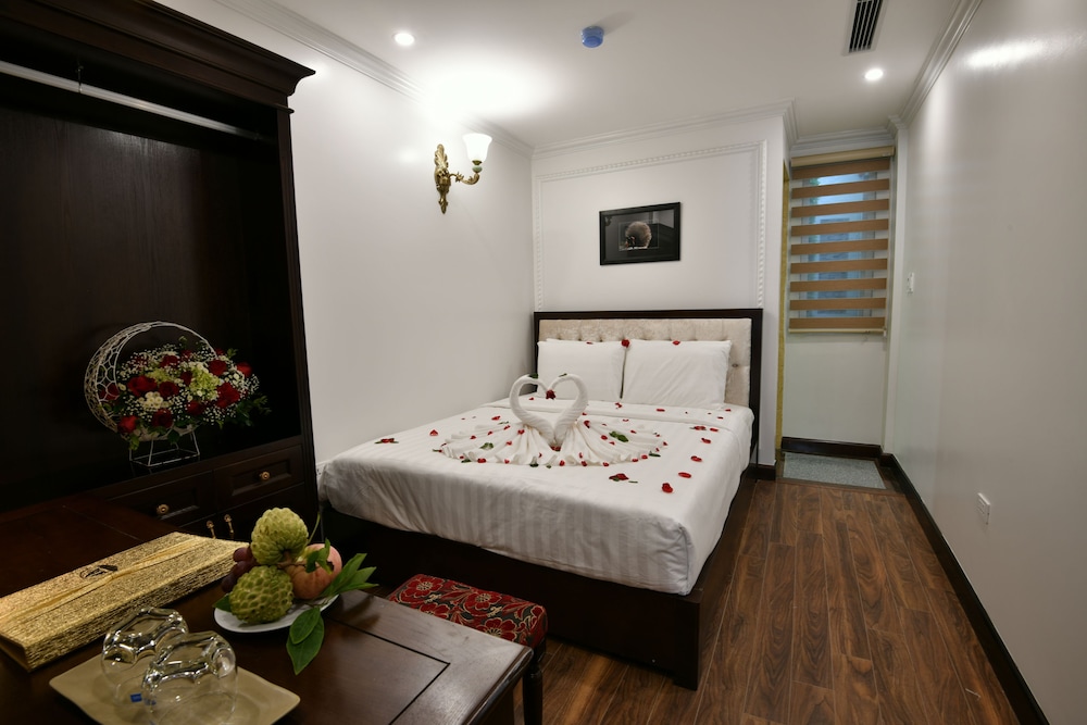 Golden Sail Hotel