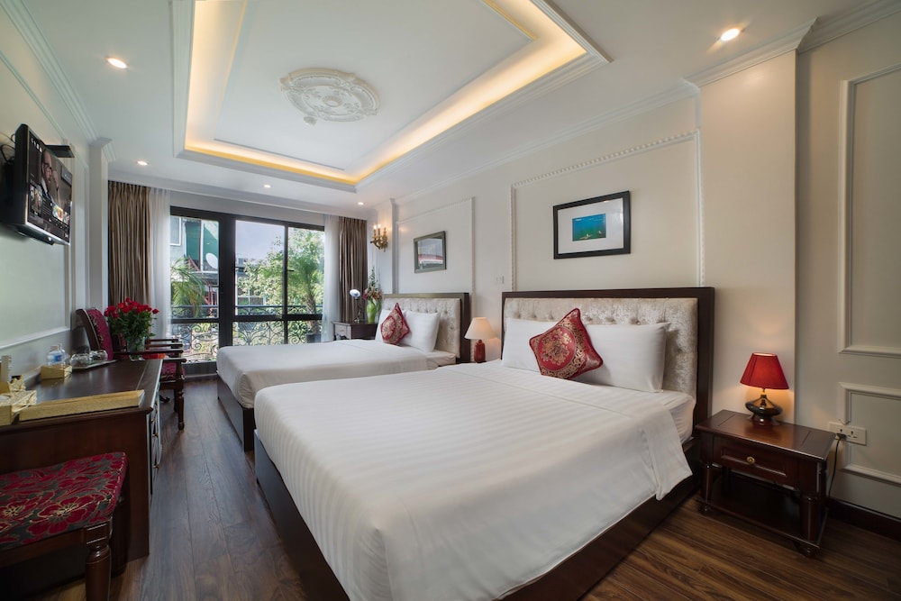 Golden Sail Hotel
