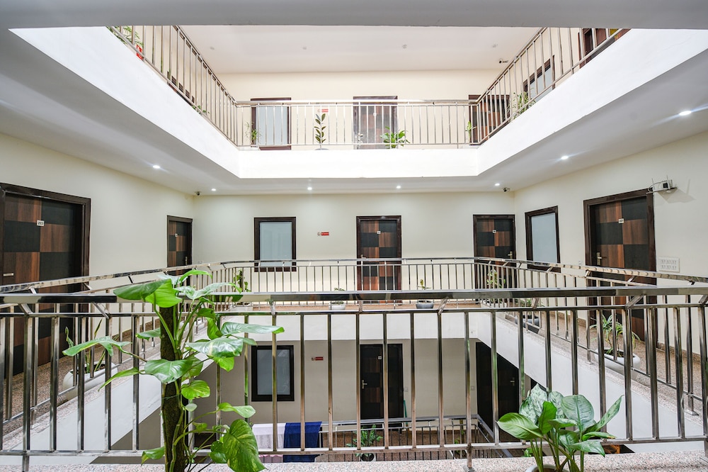 Fabhotel Palm Majestic