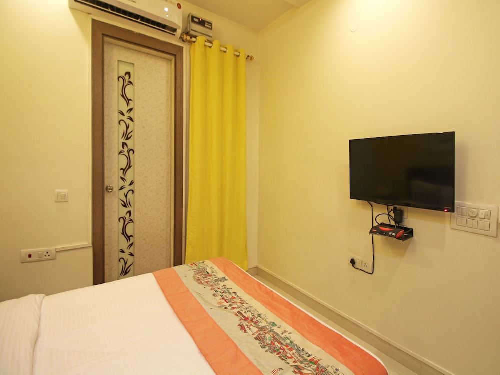 OYO Flagship 555 Pitampura