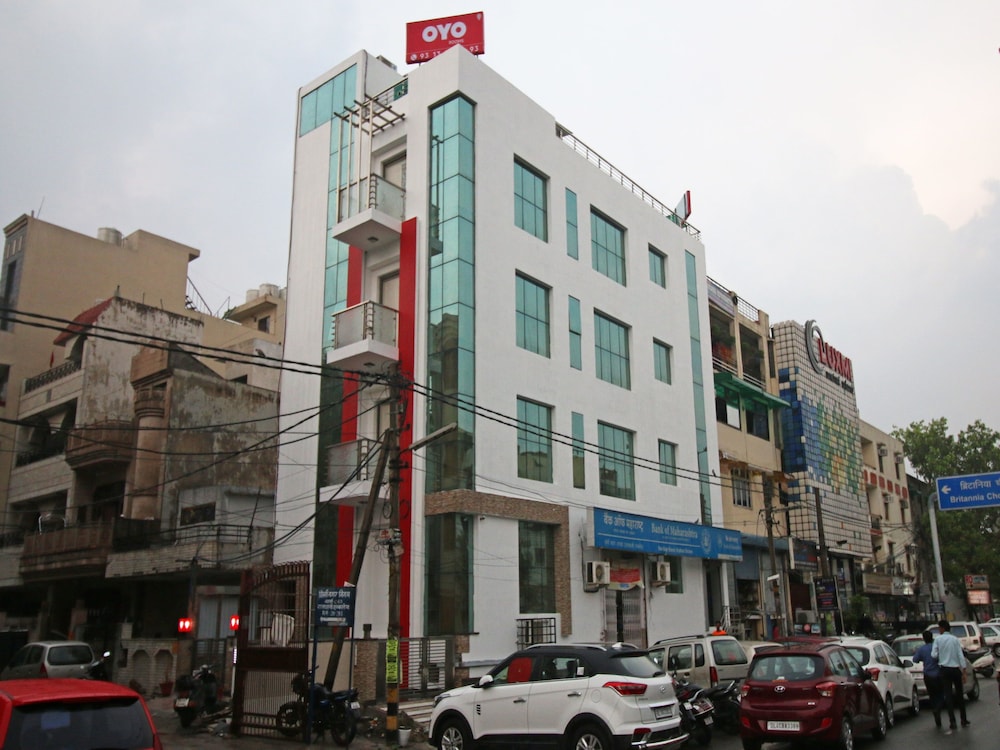 OYO Flagship 555 Pitampura