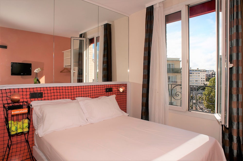 Hotel Olympic Paris Boulogne by Patrick Hayat