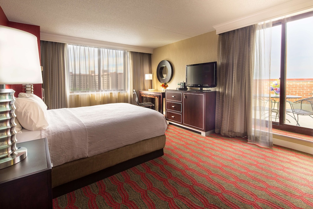 DoubleTree by Hilton New York LaGuardia Airport