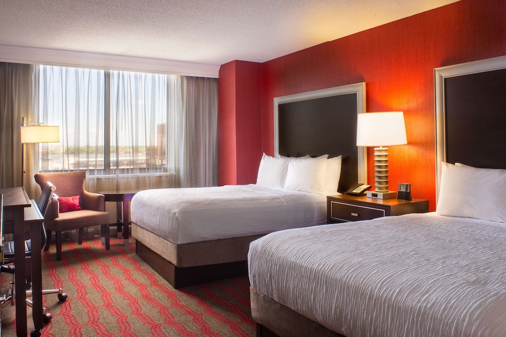 DoubleTree by Hilton New York LaGuardia Airport