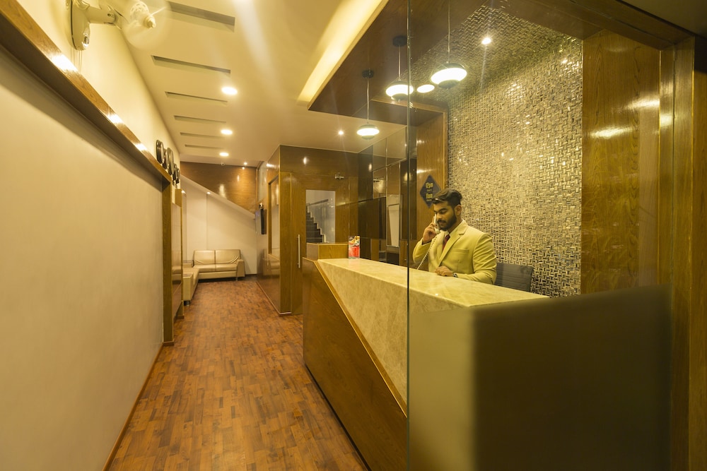 Grand Plaza Suites