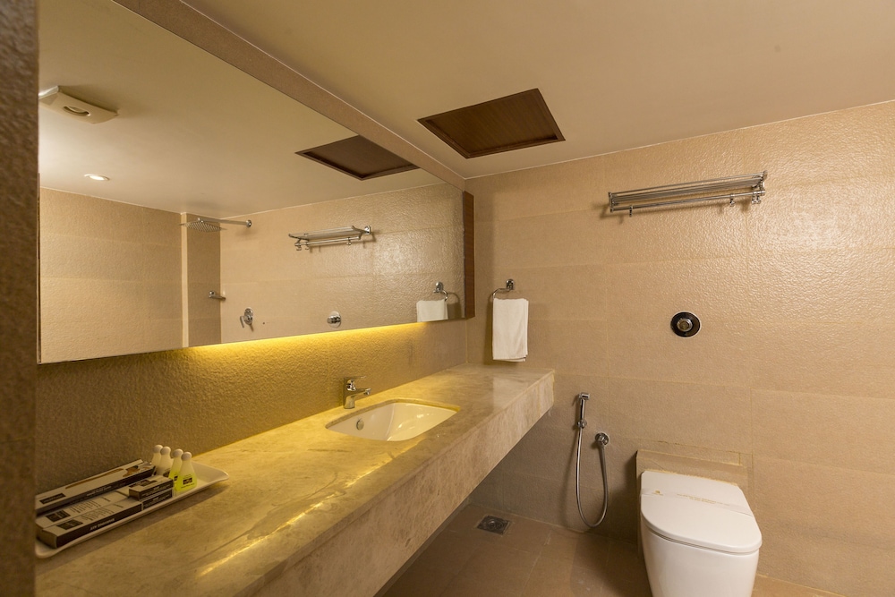 Grand Plaza Suites
