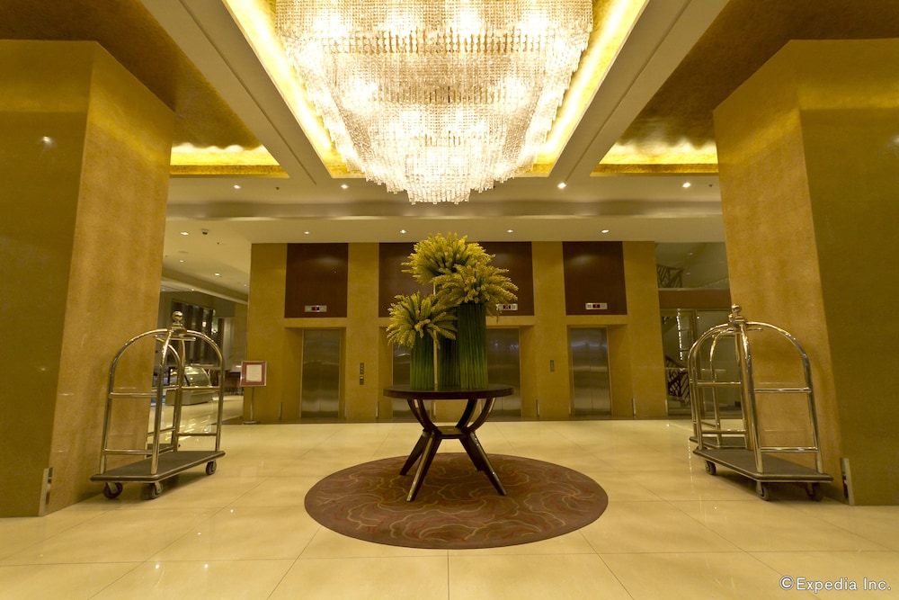Mandarin Plaza Hotel