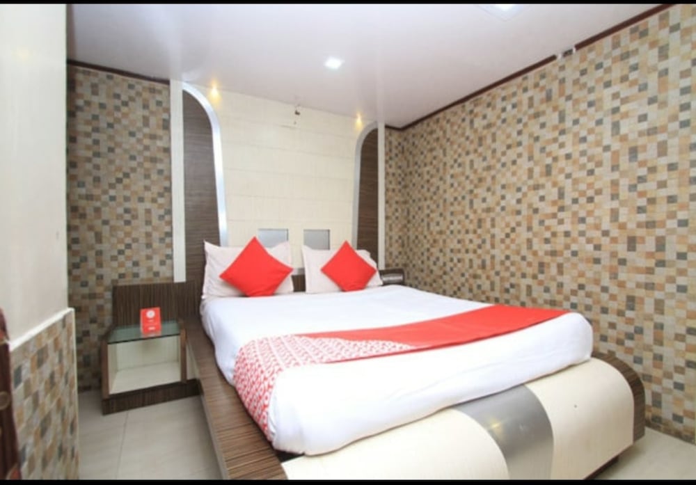 Hotel Adarsh International