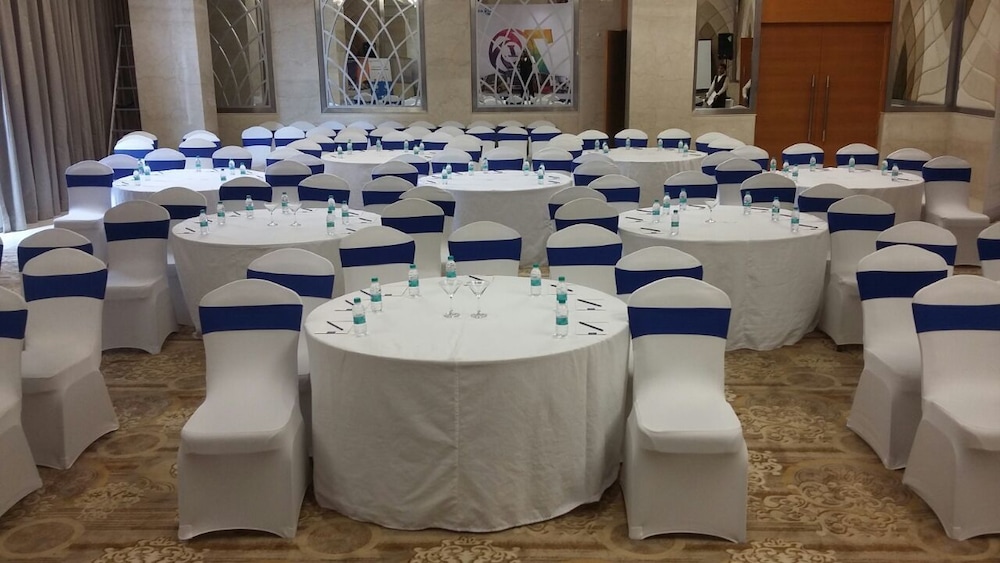Nataraj Sarovar Portico