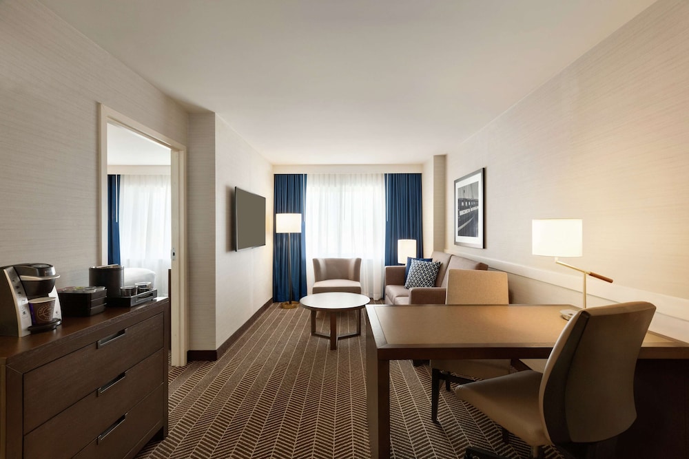 Embassy Suites Boston Logan Airport