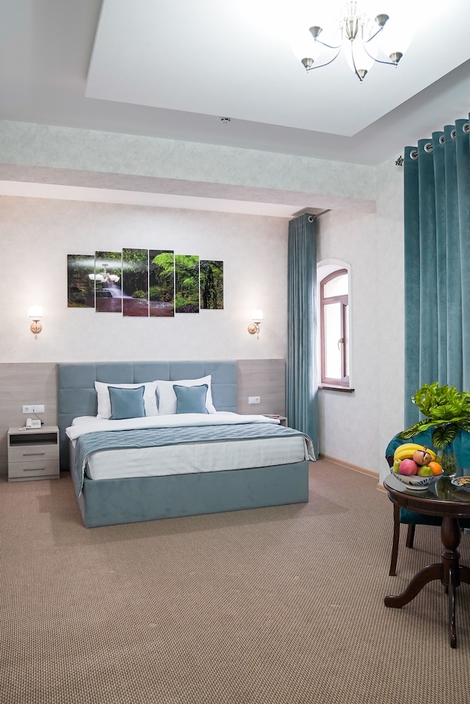Level Hotel