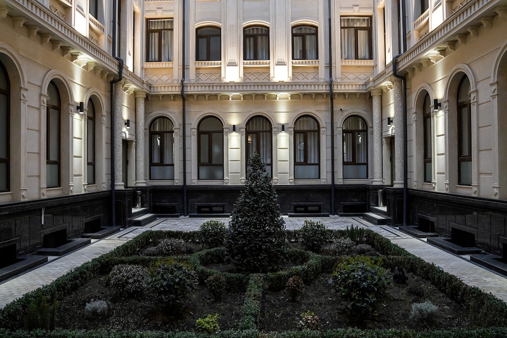 Level Hotel