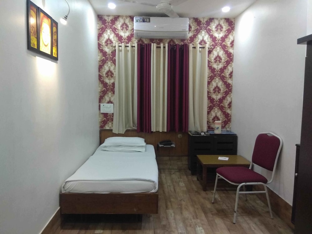 Iroomz Sapthagiri Balla