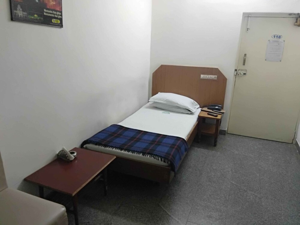Iroomz Sapthagiri Balla