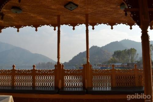 Bostan Gulistan Houseboat