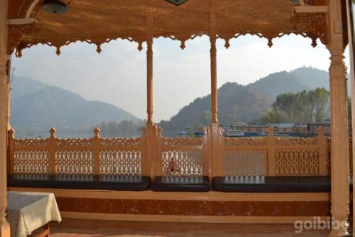 Bostan Gulistan Houseboat