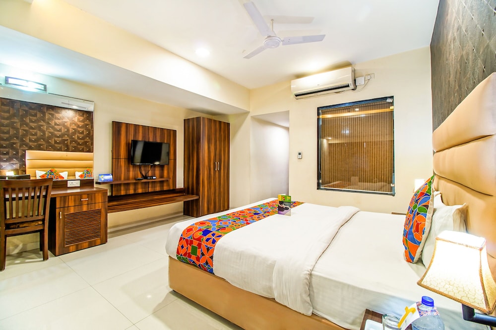  FabHotel Prime President