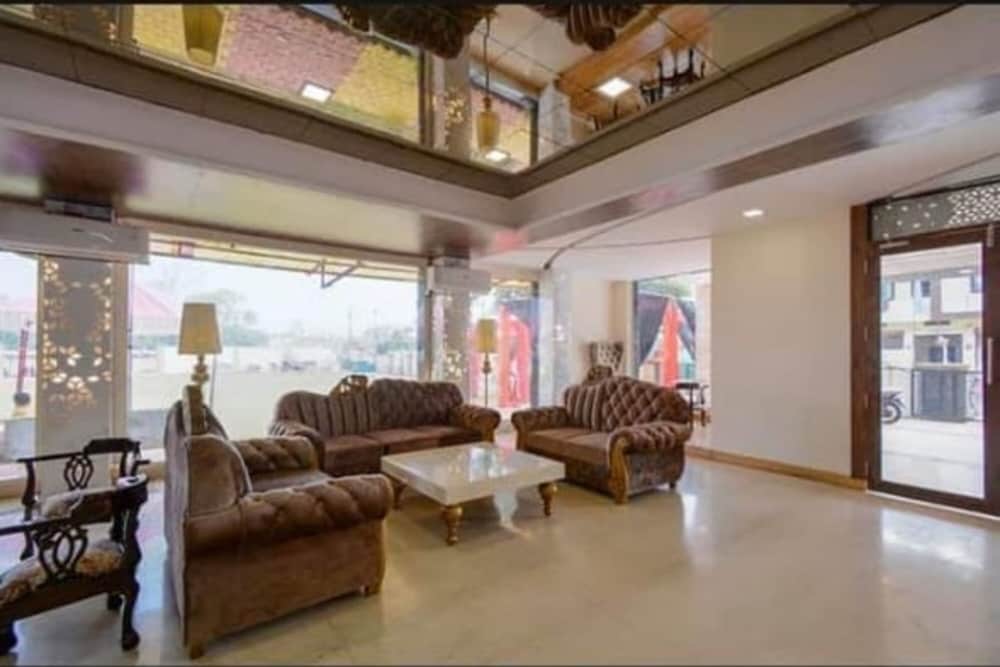 Hotel Raj Palace