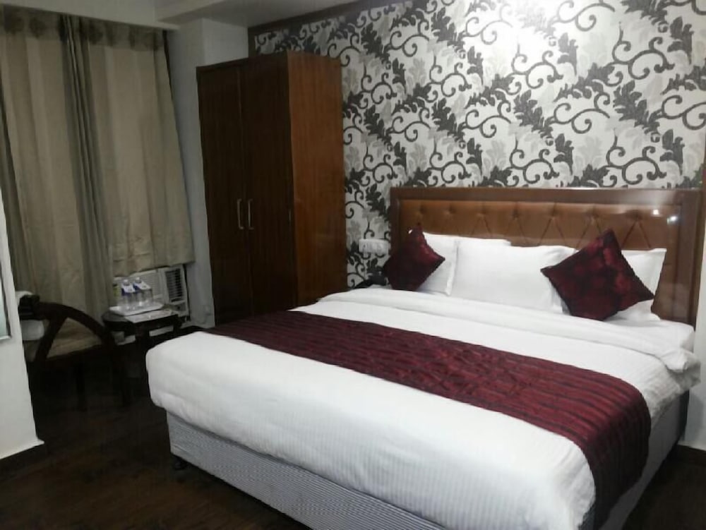 Hotel Mayur by RoomsInc