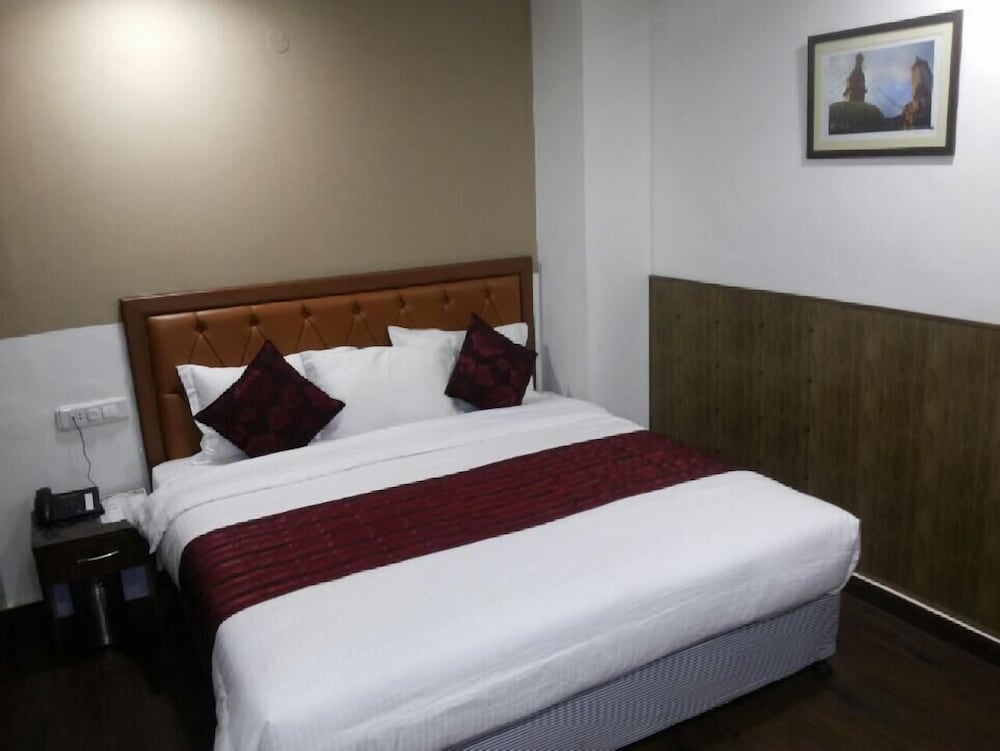 Hotel Mayur by RoomsInc