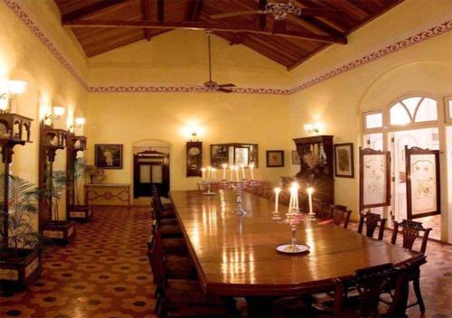 Dune Barr House - Verandah in the forest, Matheran, Mumbai