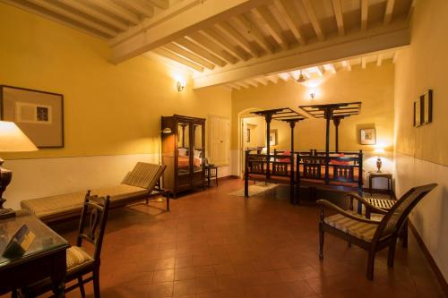 Dune Barr House - Verandah in the forest, Matheran, Mumbai