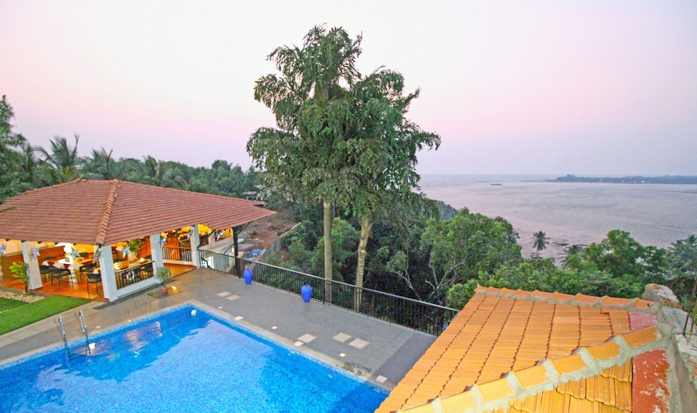 Raposo Holiday Resort - A Seaview Resort