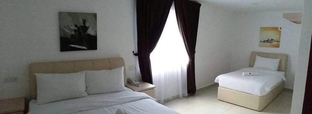 Peach Hill Hotel & Cafe