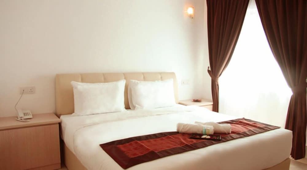 Peach Hill Hotel & Cafe