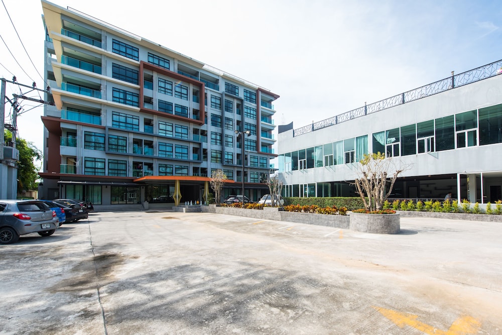 Golden Manora Hotel Bangtao Beach
