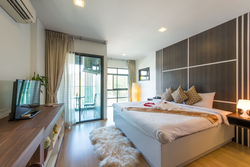 Golden Manora Hotel Bangtao Beach