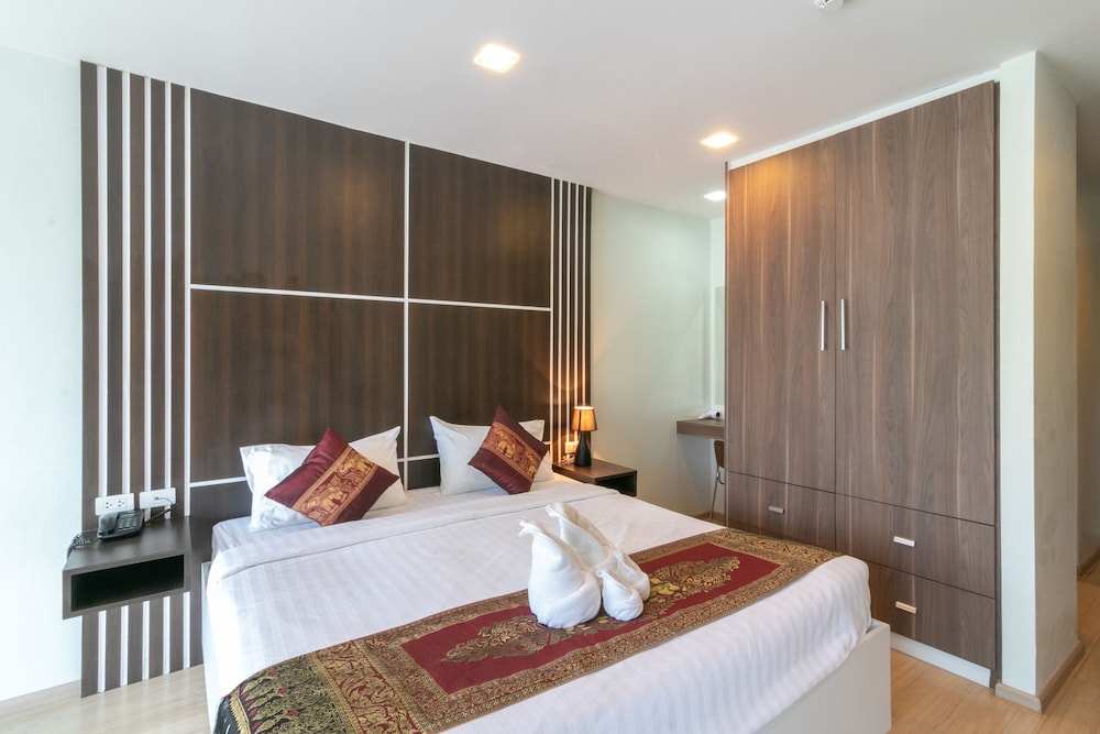 Golden Manora Hotel Bangtao Beach