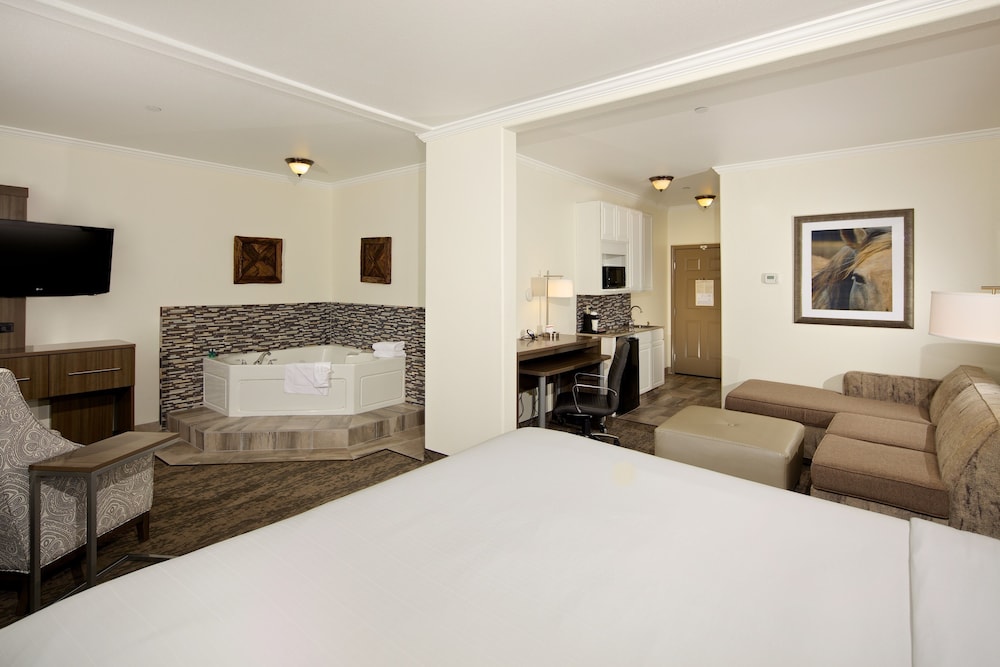 Holiday Inn Express & Suites Paso Robles by IHG