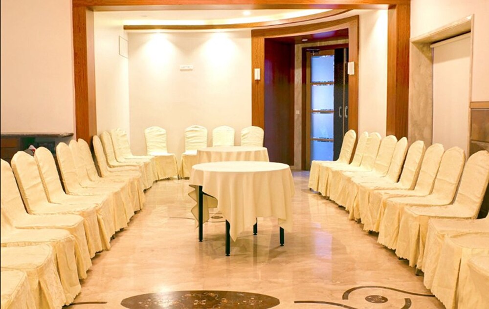 ZUZU Galaxy Annex Hotel