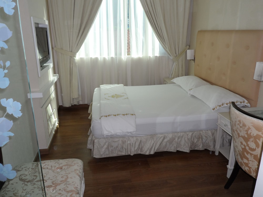 Jayleen 1918 Hotel