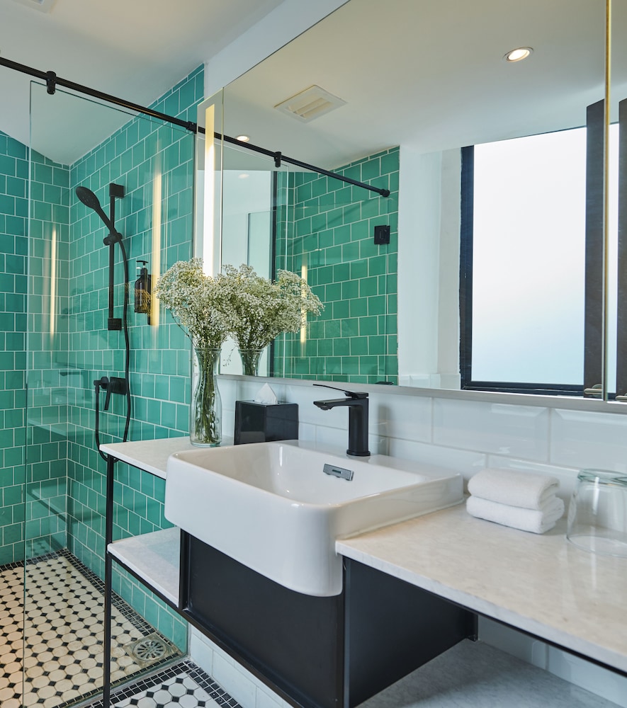 J-Hotel by Dorsett