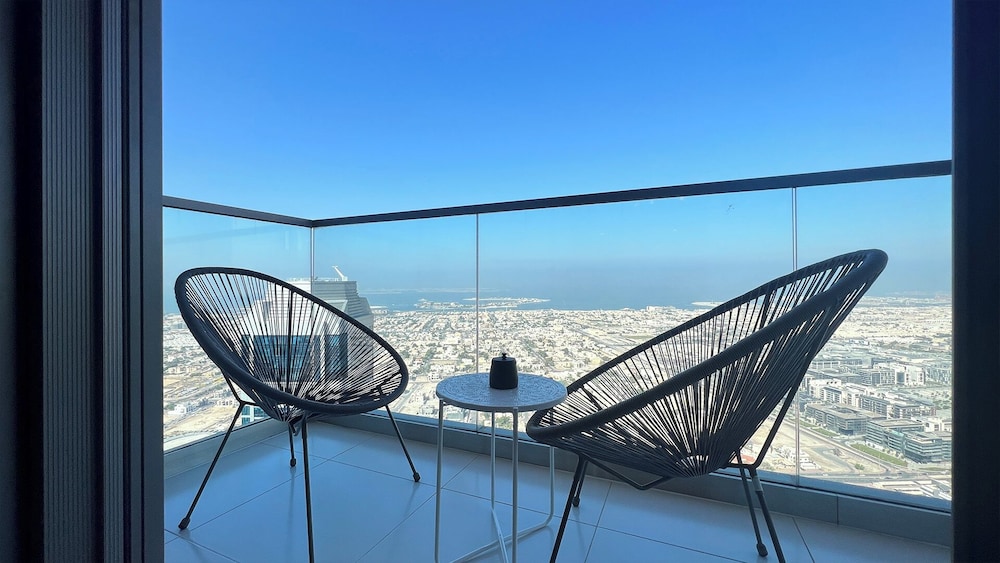 Rooftop pool 2BR Apartment Near Downtown