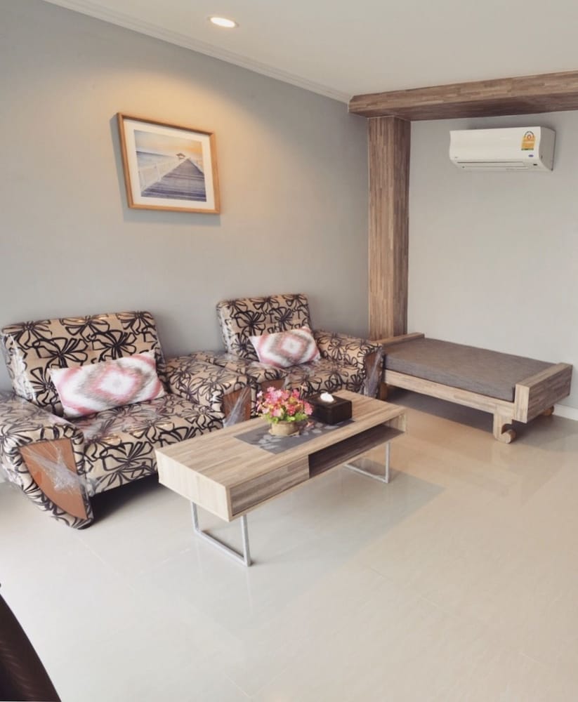 The Tamnan Pattaya Hotel & Resort