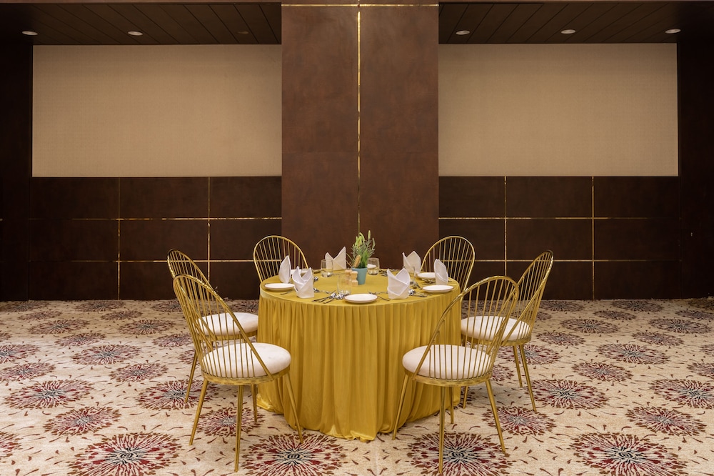Royal Rawal - Luxury Boutique Hotel